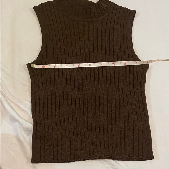 Sleeveless Ribbed Brown Top - Picture 4 of 5